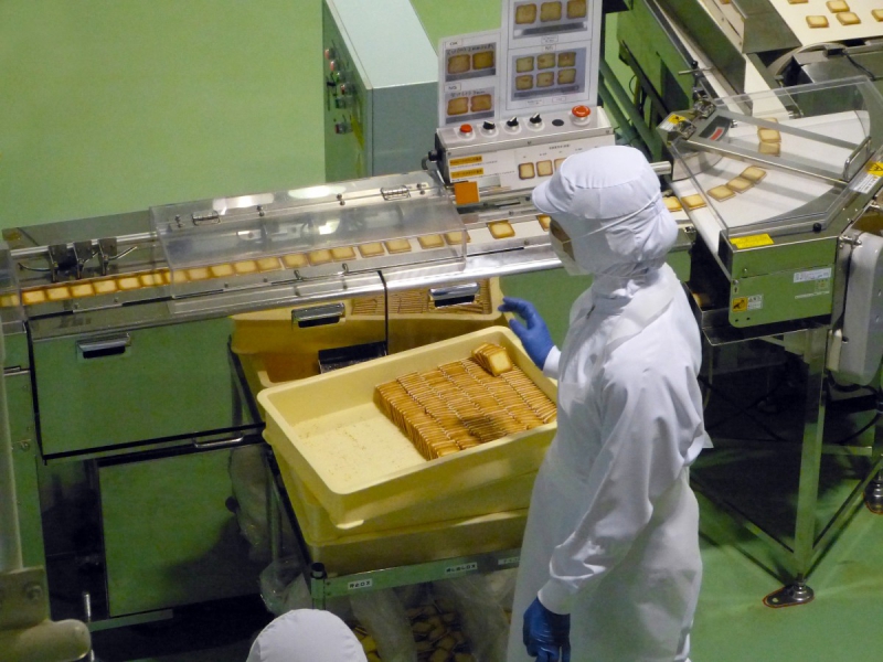 ecommerce-LA GAUDE-min_japan_sapporo_chocolate_factory_label_packaging_cookie_machine_operator-961505